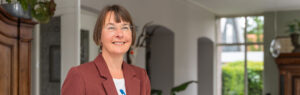 Berlinda van Westen met schrijfblok