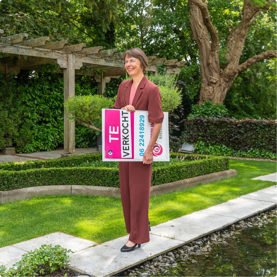 Berlinda van Westen met verkocht bord
